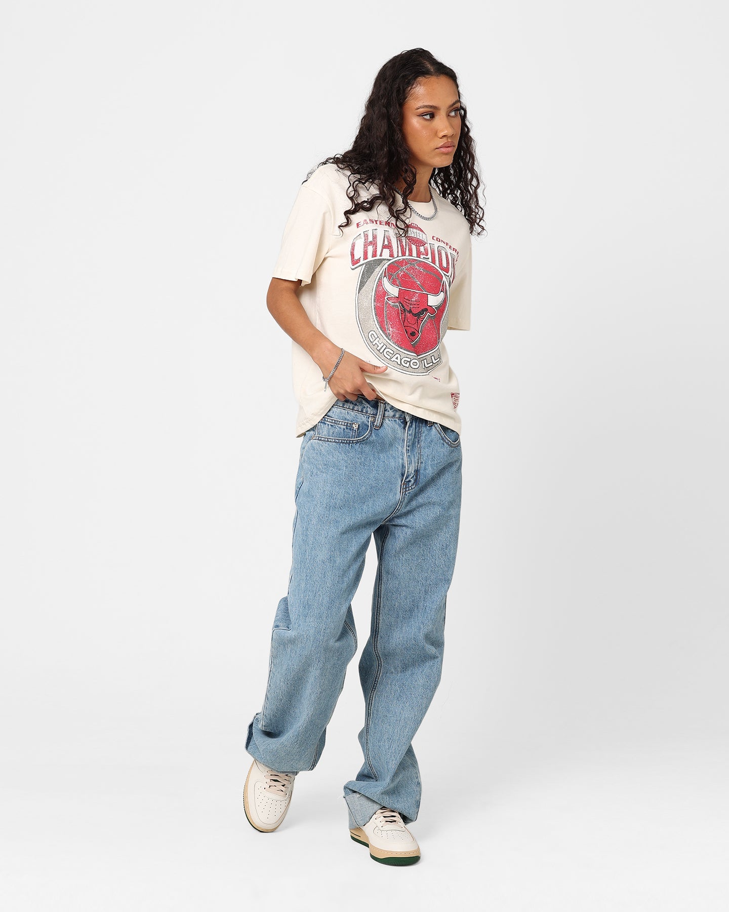 Mitchell & Ness Women's Chicago Bulls Champions T-Shirt Unbleached