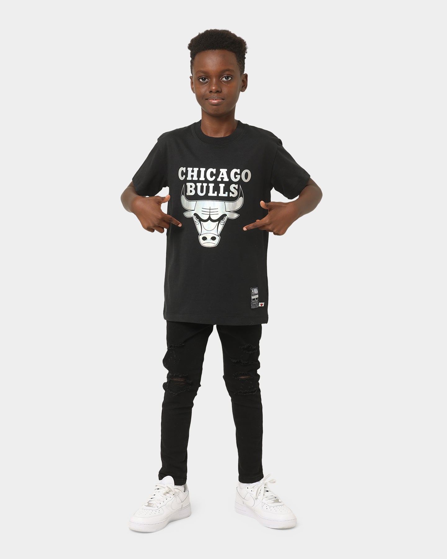 NBA Kids' Chicago Bulls Platinum Foil Team Logo T-Shirt Black