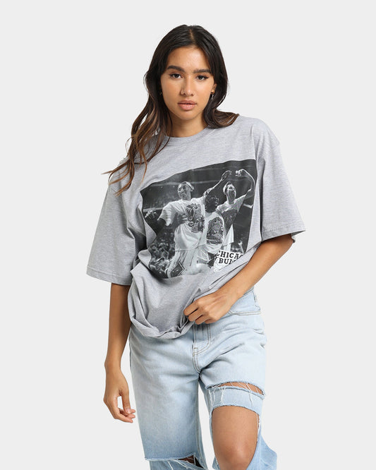 Mitchell & Ness Chicago Bulls Rodman Basketball Photo T-Shirt Grey Marle Style001